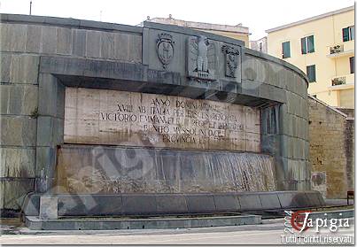 fontana nei pressi del porto