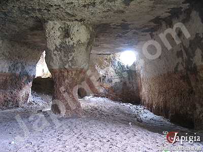 le grotte del villaggio rupestre