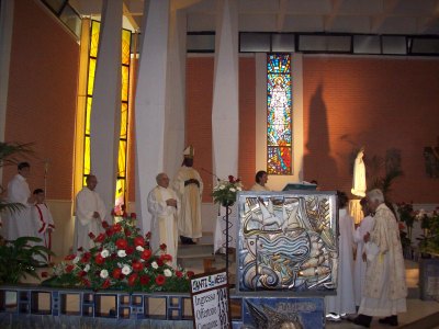 momento della celebrazione eucaristica in suffragio delle vittime del terremoto in cina