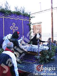 gruppo mascherato al carnevale di casarano