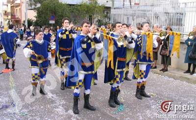 sbandieratori di oria al carnevale di casarano