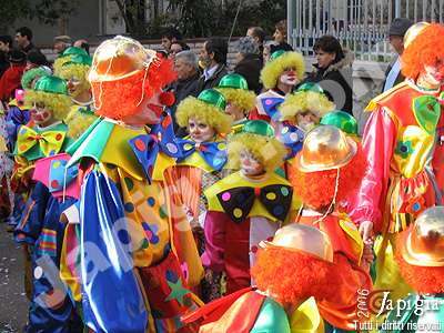 gruppo mascherato al carnevale di casarano