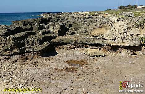 cave antiche lungo la costa di Alliste