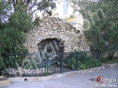 madonna della grotta a carpignano salentino