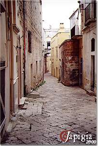 casarano, vicolo del centro storico