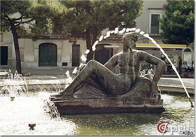 galatina, la fontana in piazza