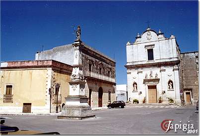 giurdignano, la piazza