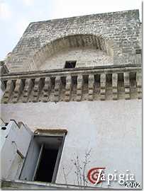 matino, antica torre inglobata nel palazzo marches