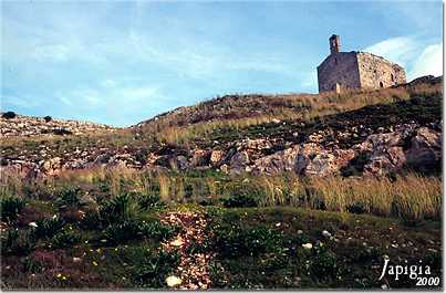 la chiesetta di san mauro sulla collina di sannicola