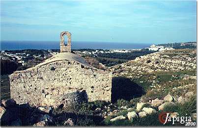 la chiesetta di san mauro sulla collina di sannicola