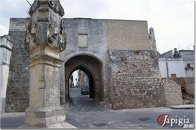 scorrano, l antica porta