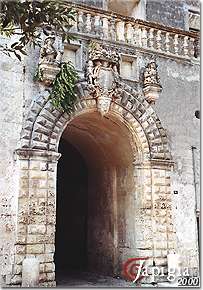 Il portale del Castello