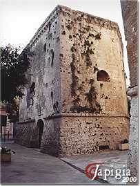 tricase, il torrione del castello